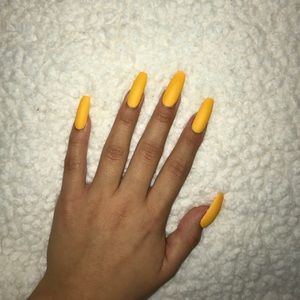 MATTE YELLOW COFFIN STICK ON NAILS